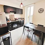 2en1 9 Personnes Max Stationnement Proche & Gratuit Wifi