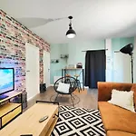 Lägenhet 2en1 9 Personnes Max Stationnement Proche & Gratuit Wifi