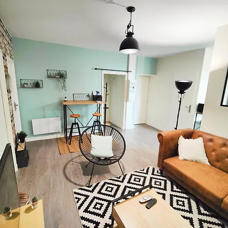 Apartment 2en1 9 Personnes Max Stationnement Proche & Gratuit Wifi *