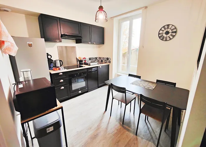 2 Apparts, Riom, 8 Pers